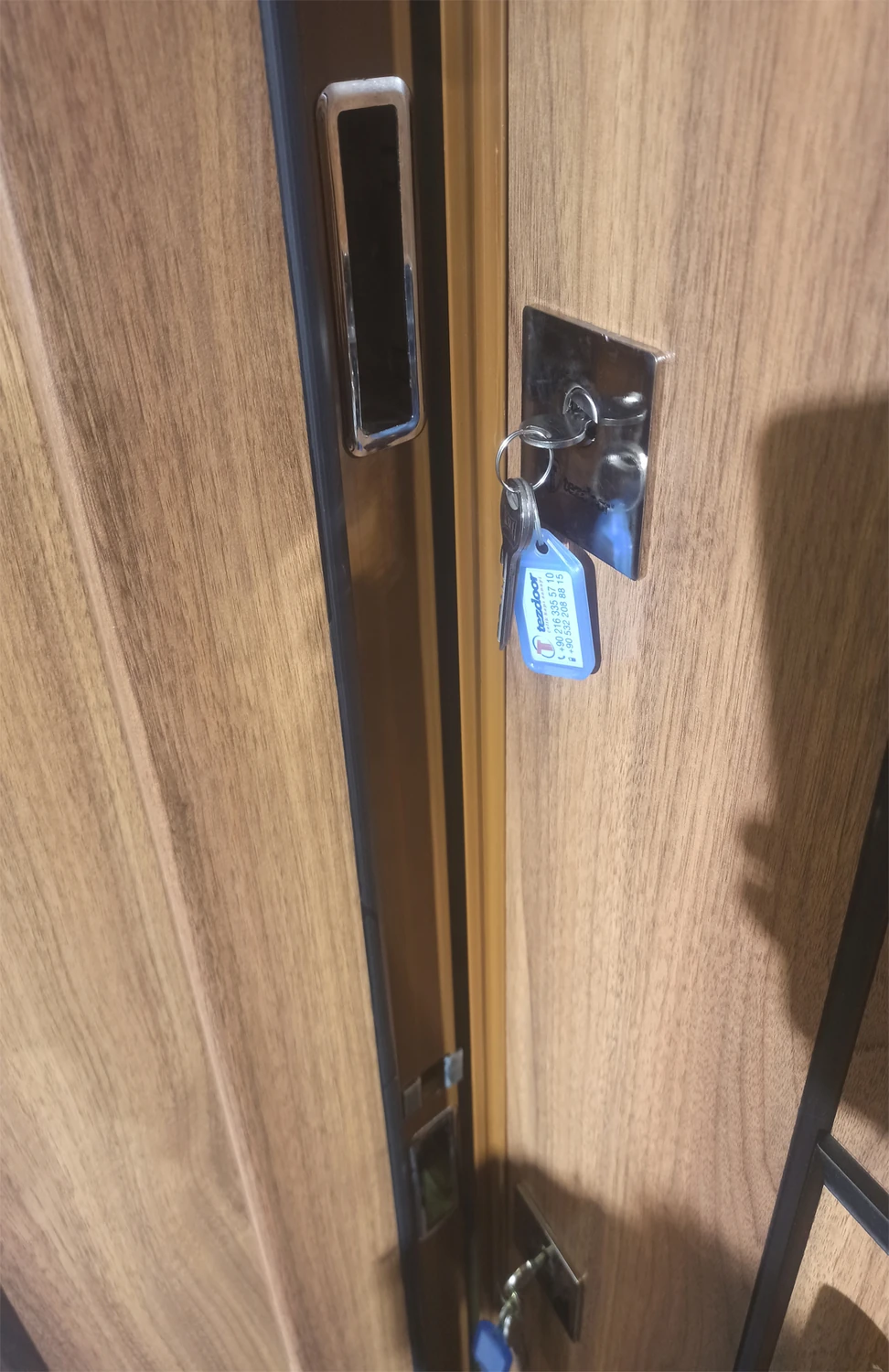 Ahşap Kaplama Rustik Çizgili Düz Model Çelik Kapı Daire Kapısı