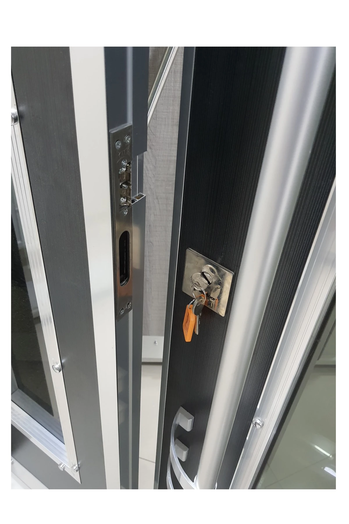 Çelik Kapı Fiyatları Siyah Statik Kasalı Çelik Kapı, Apartman Giriş Kapısı Sol Açılım