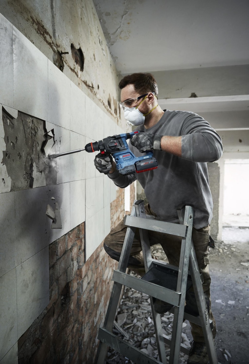 BOSCH Gbh 18V-22 x Akülü Kırıcı Delici 2X4.0AH