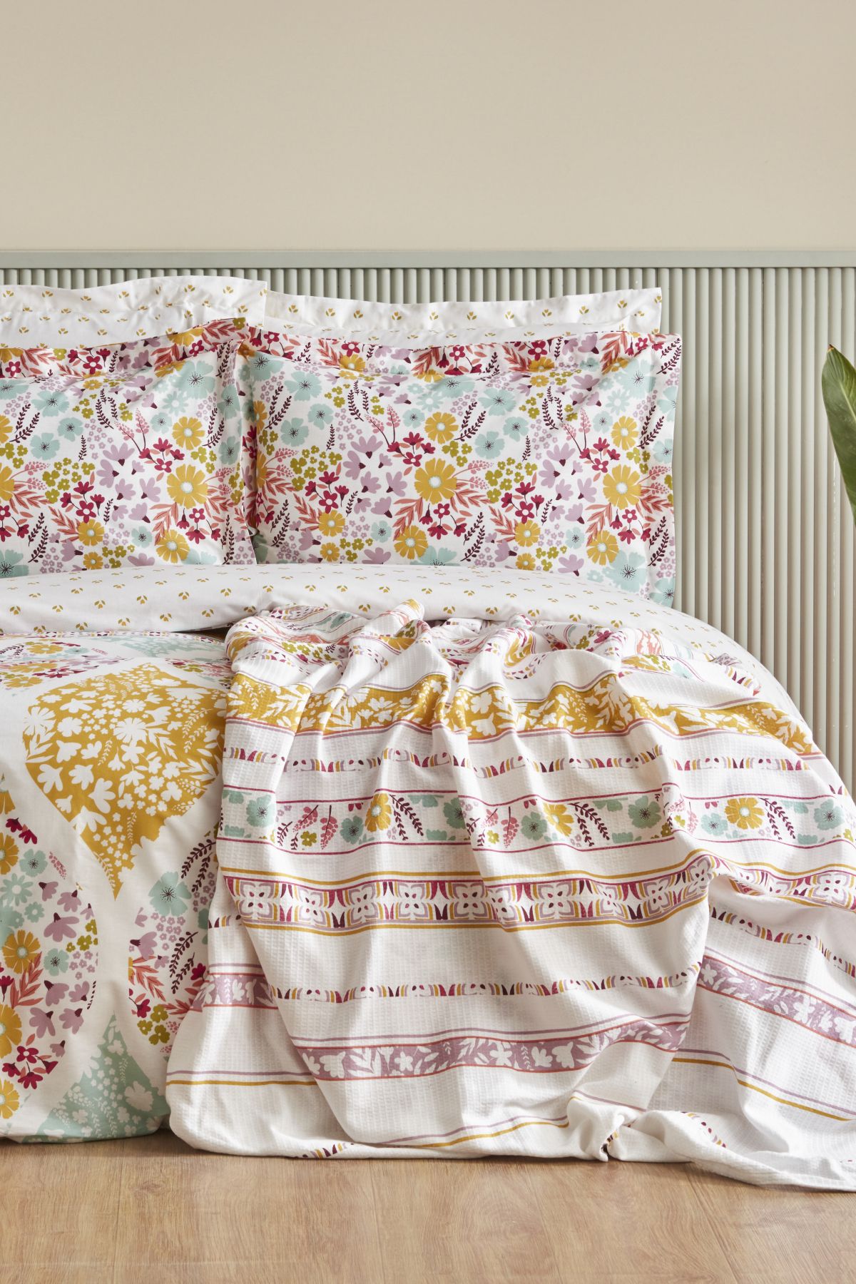 Nido %100 Pamuk Çift Kişilik Nevresim-Pike Takımı Multicolor