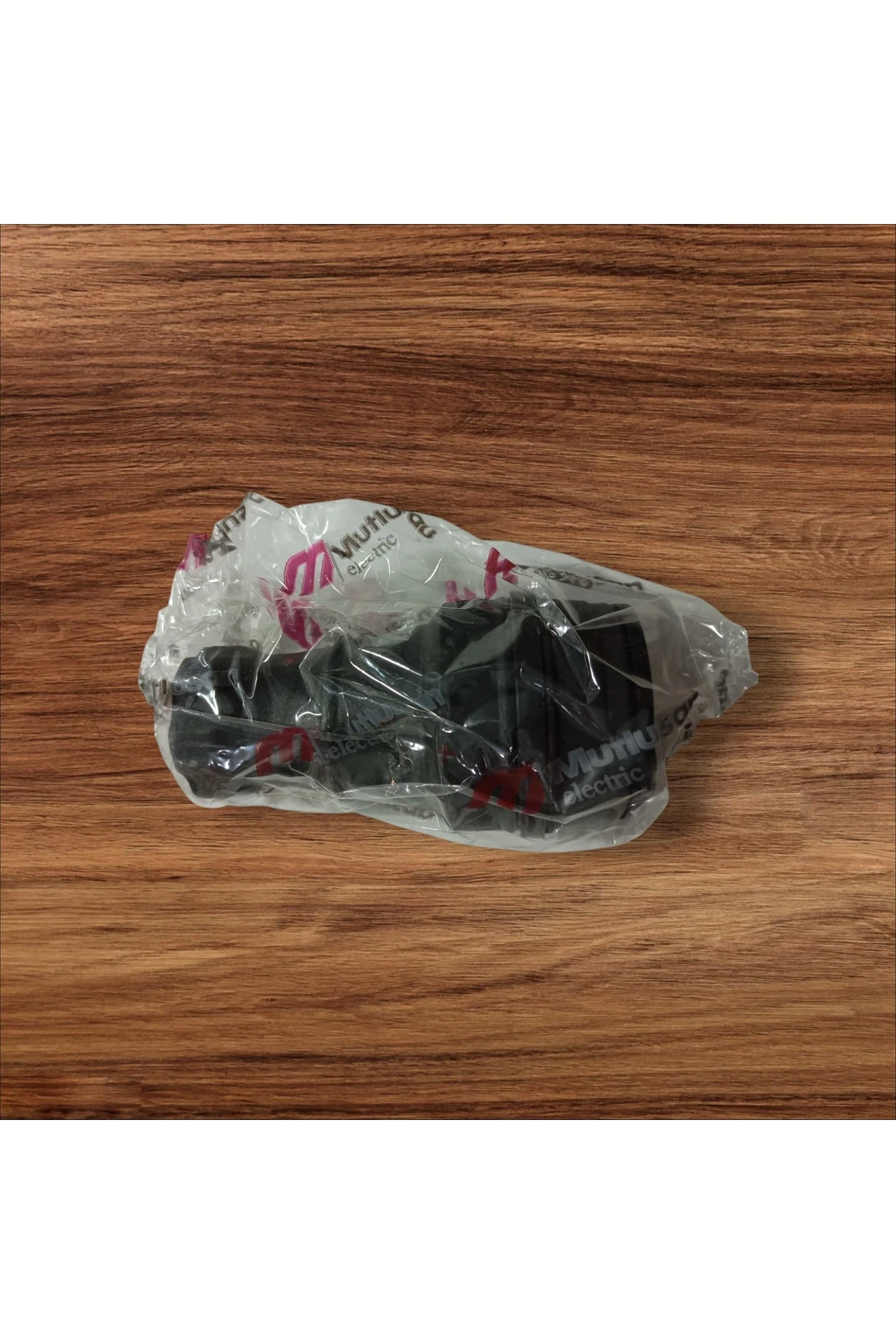 TOPRAKLI KAPAKLI IP65 KAUÇUK DİŞİ FİŞ