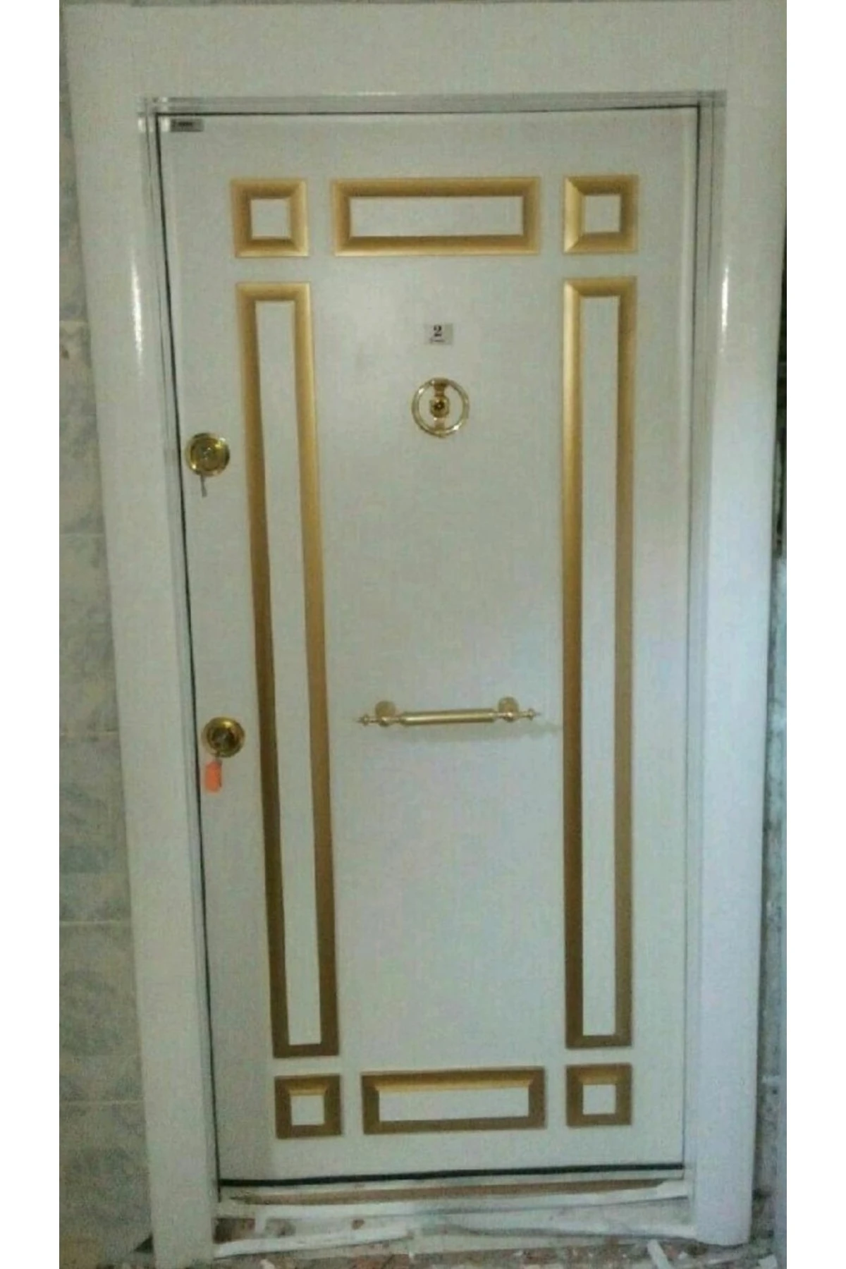 Çelik Kapı Modelleri Beyaz Kasa Kabartmalı Model Daire Kapısı, Tırnaklı Sistem