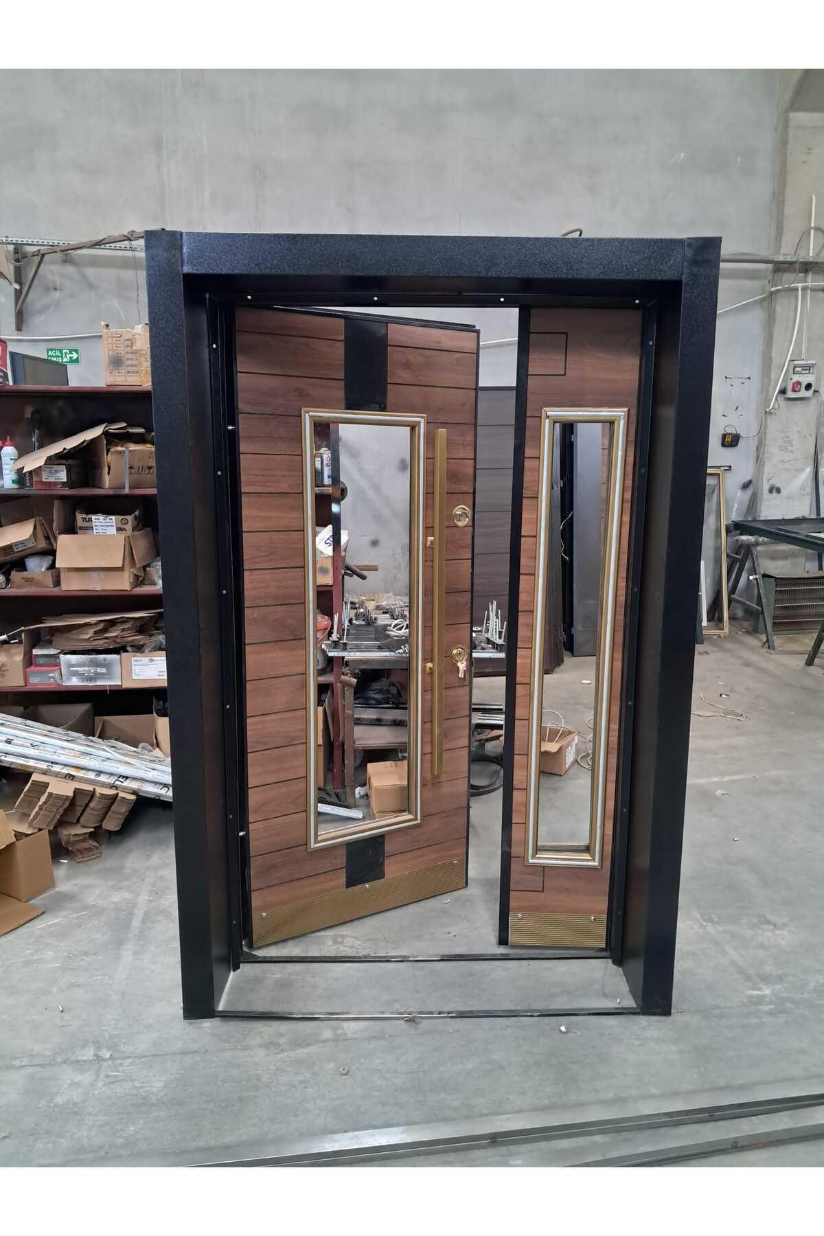 Celik Kapi Villa Kapısı, Siyah Kasalı Saruhan Desen Düz Model Apartman Giriş Kapısı Sol Açılım