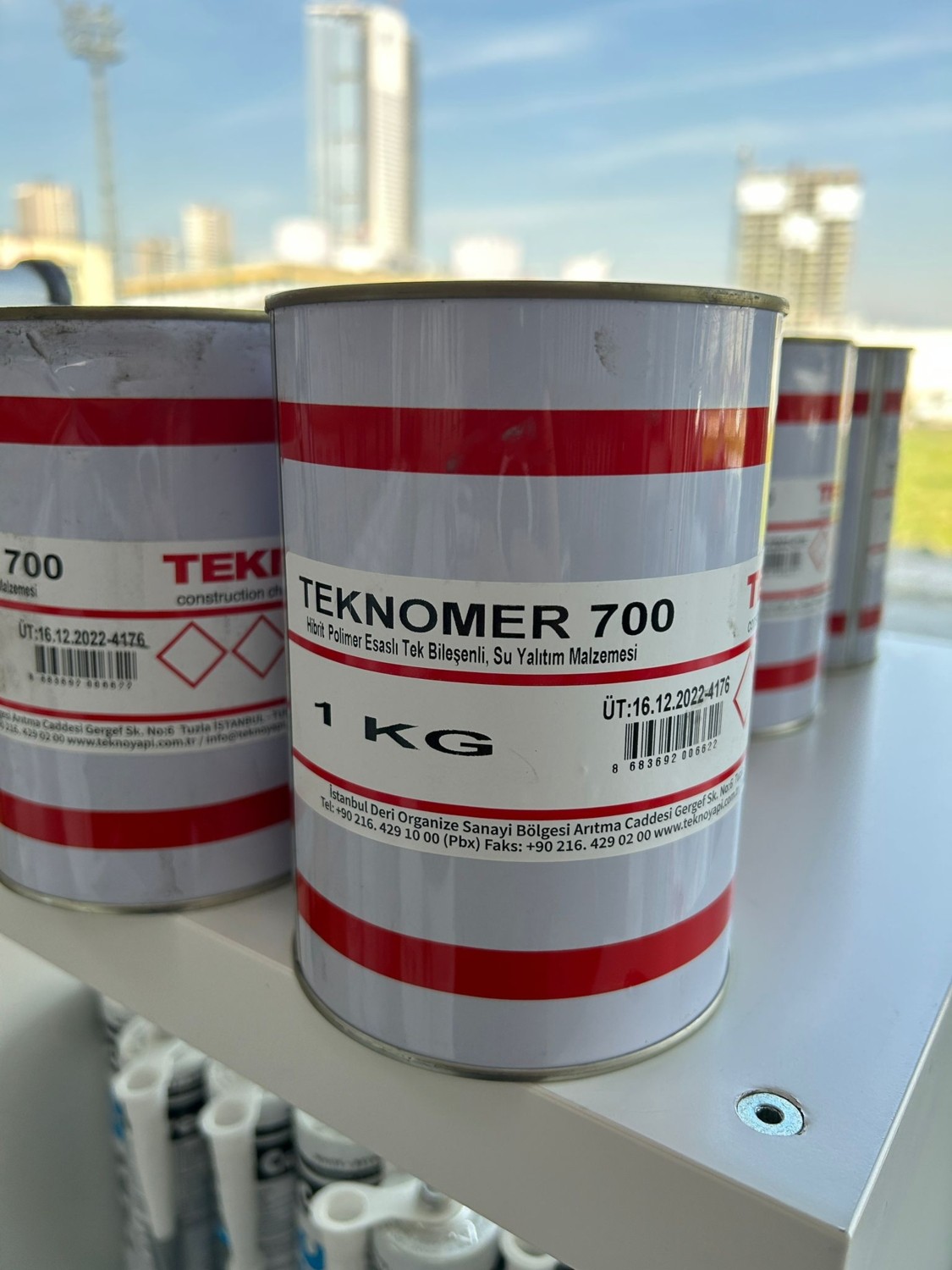 700 Hibrit Polimer Esaslı Su Yalıtım Malzemesi 1kg teneke