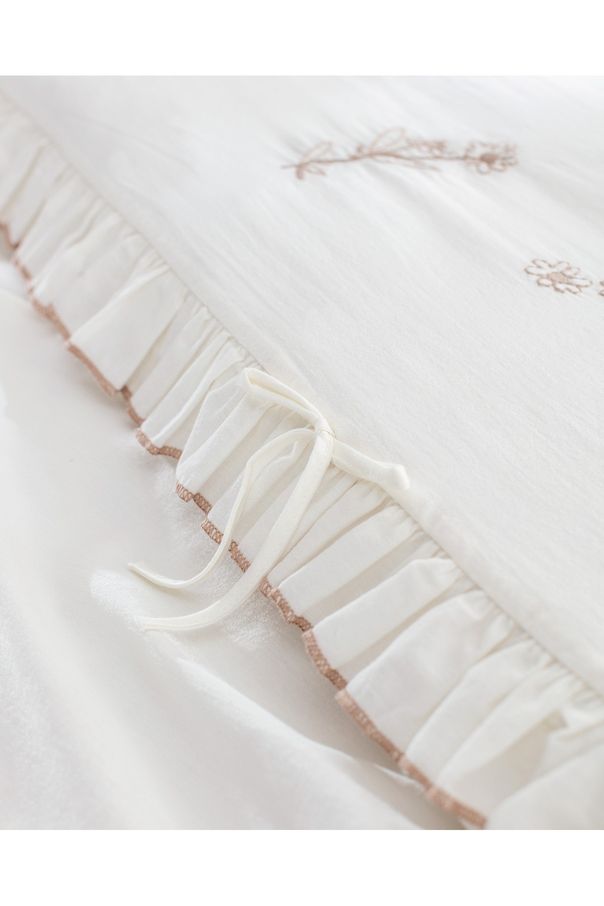 Perline King Size %100 Pamuk Fırfırlı Nevresim Takımı - Ekru/Bej