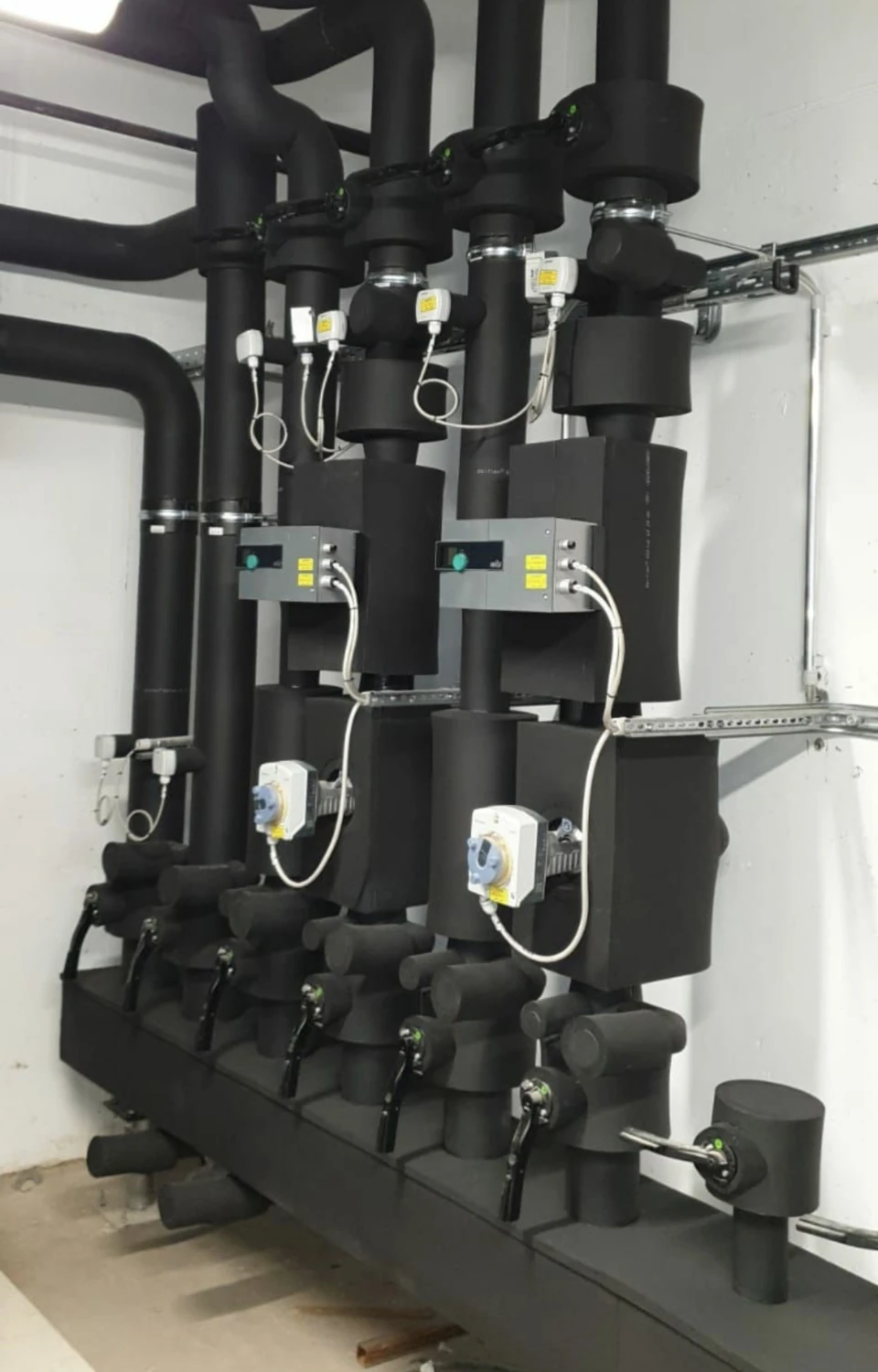 Kauçuk Isı Ses Yalıtım Levhası 9mm Yapışkanlı 1 mt2