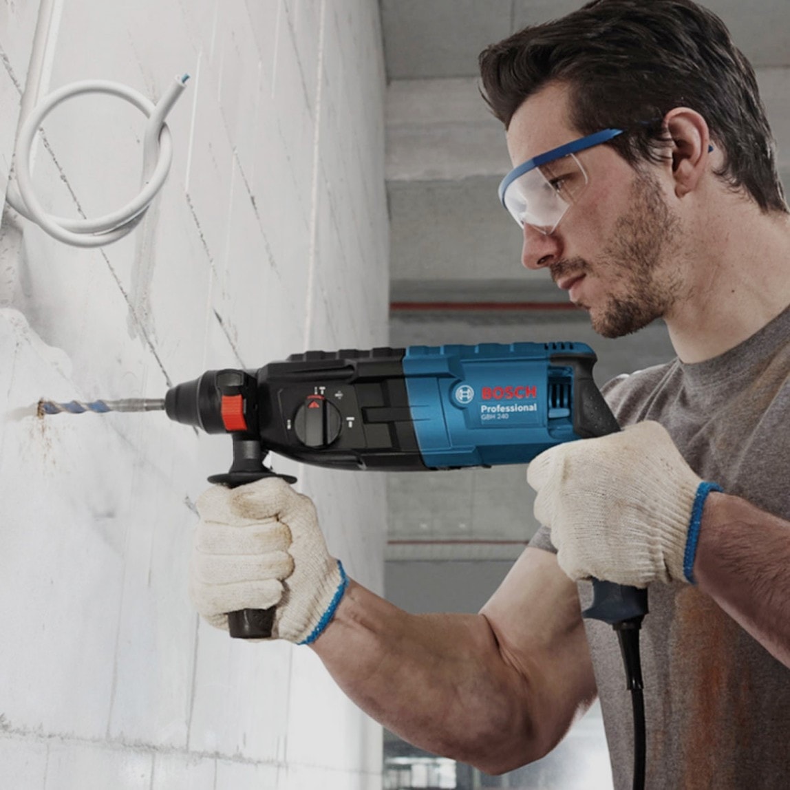 BOSCH GBH240 Kırıcı Delici Çantalı