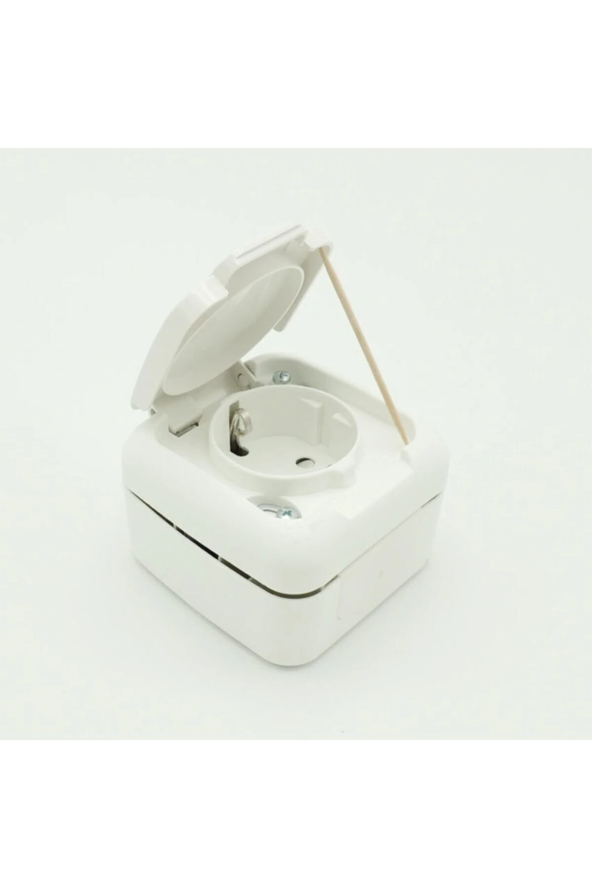 Palmiye Sıva Üstü Kapaklı Topraklı Priz Beyaz