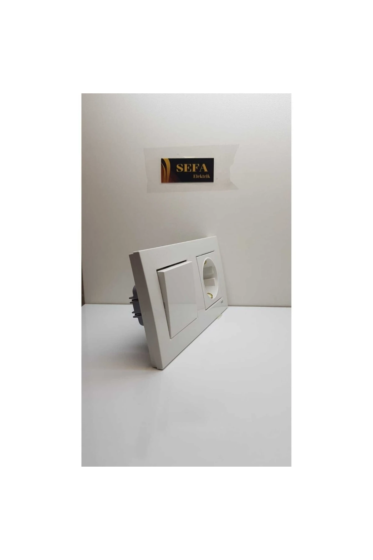 ANAHTAR TOPRAKLI PRİZ ÇERÇEVELİ İKİLİ TAKIM BEYAZ  KARRE