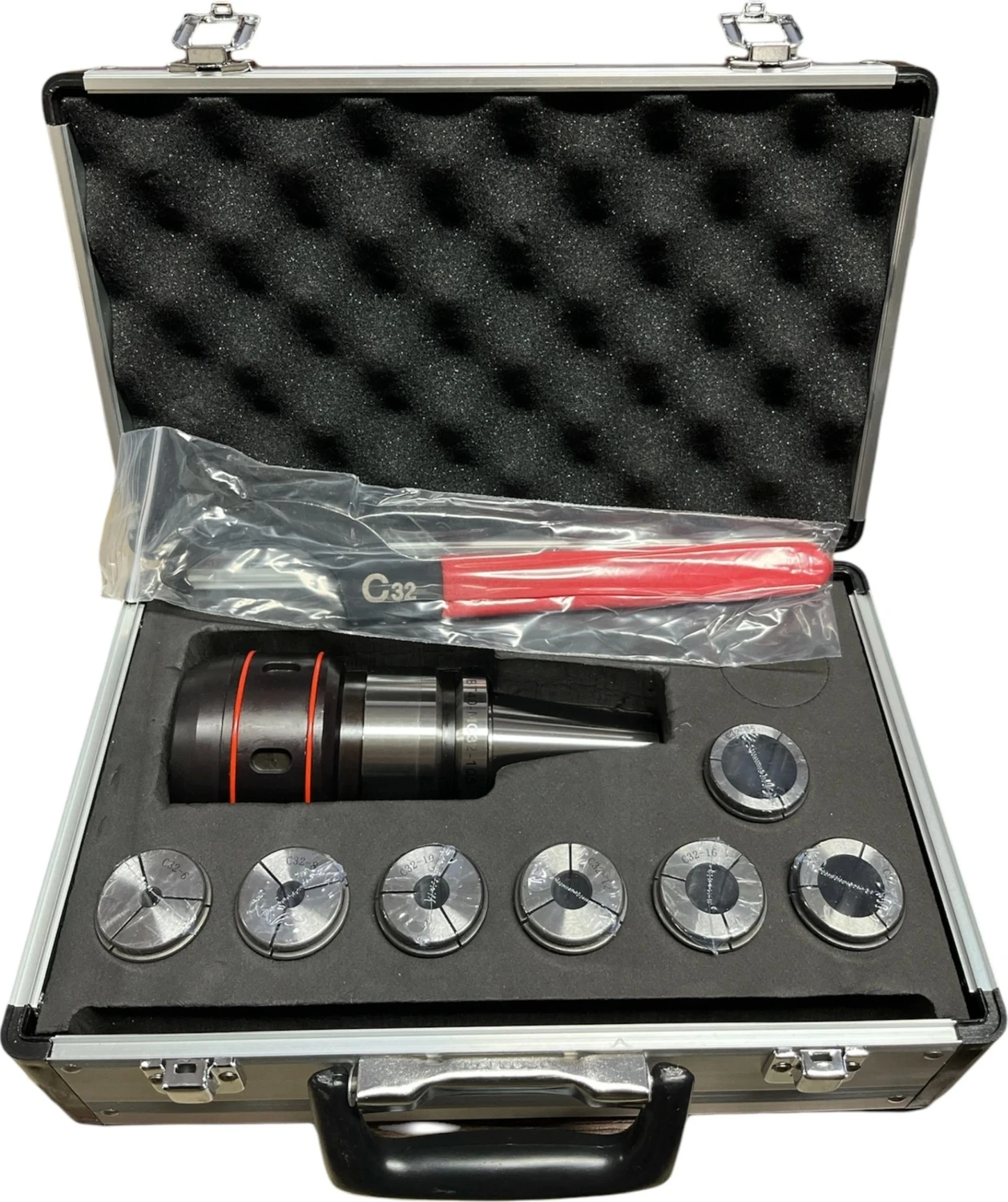 BT40 SC32 105 Boy Rulmanlı Tutucu Set ( 1 Tutucu + 7 Adet Pens + 1 Anahtar ) 20.000 Devir Balans Alınmıştır