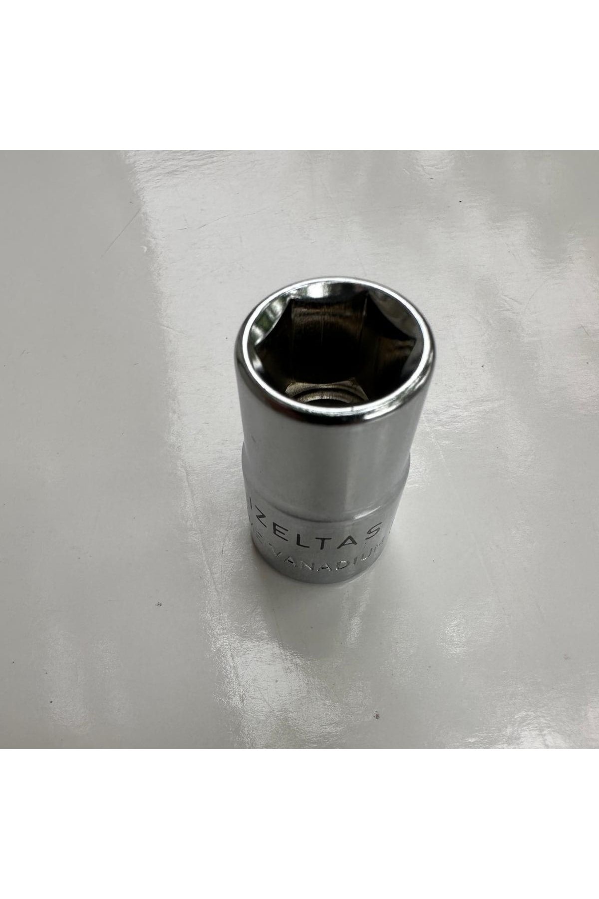İZELTAŞ 14 mm 1/2" Altı Köşe Lokma Anahtar