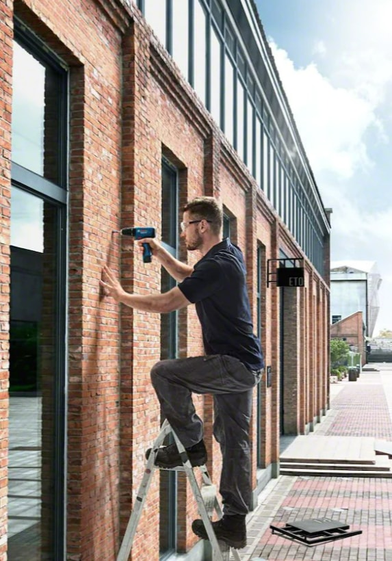 BOSCH Professional GSB 120 LI 2 AH Çift Akülü Darbeli Delme Vidalama + Aksesuar Seti