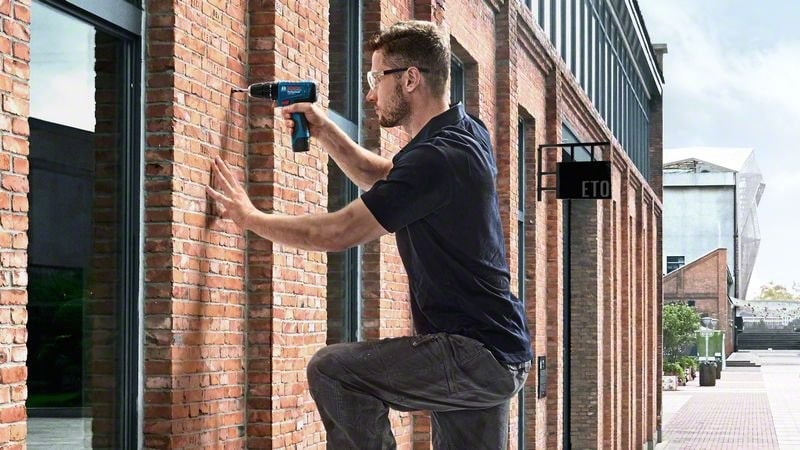 BOSCH Professional Gsb 120-LI 2X2AH Akülü Darbeli Delme/vidalama + 23 Parça Set ve Mavi Sırt Çantası