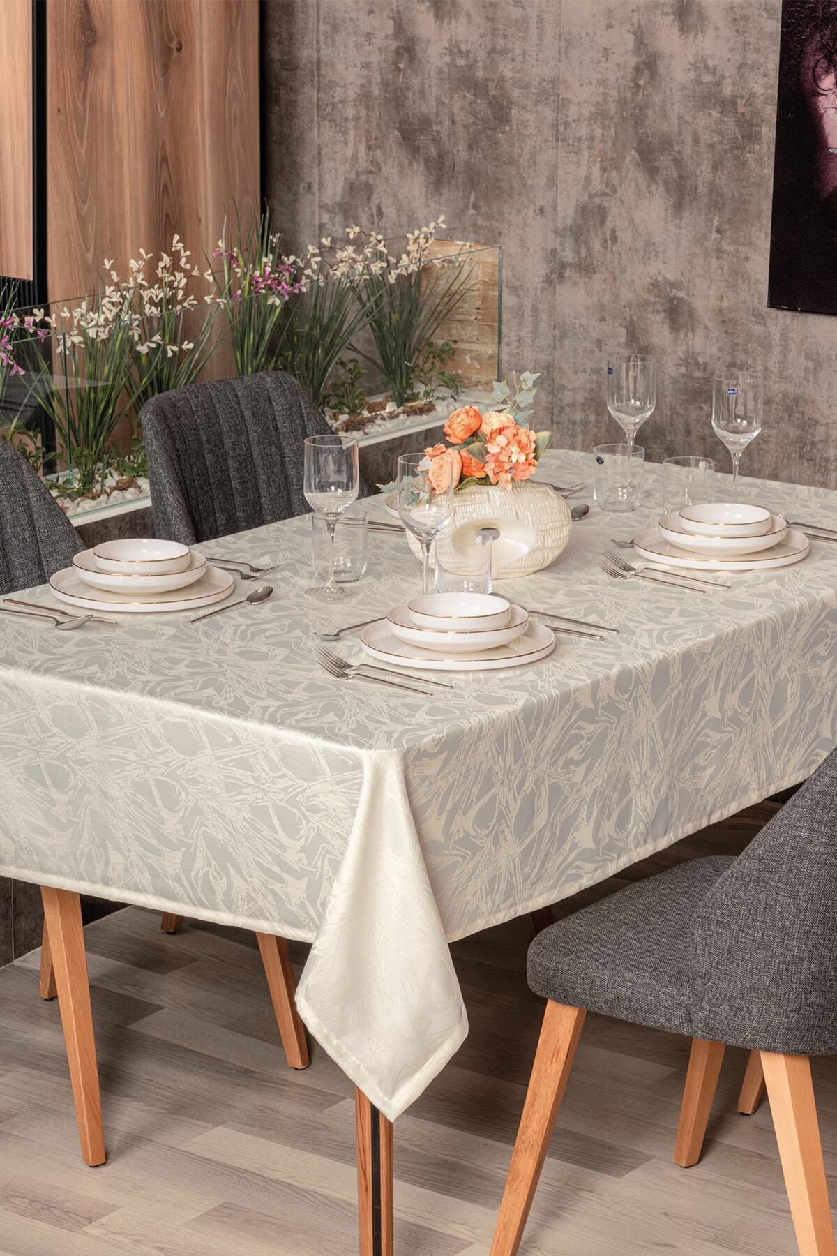 Jakarlı Dertsiz Masa Örtüsü Lavinia Krem 155x220