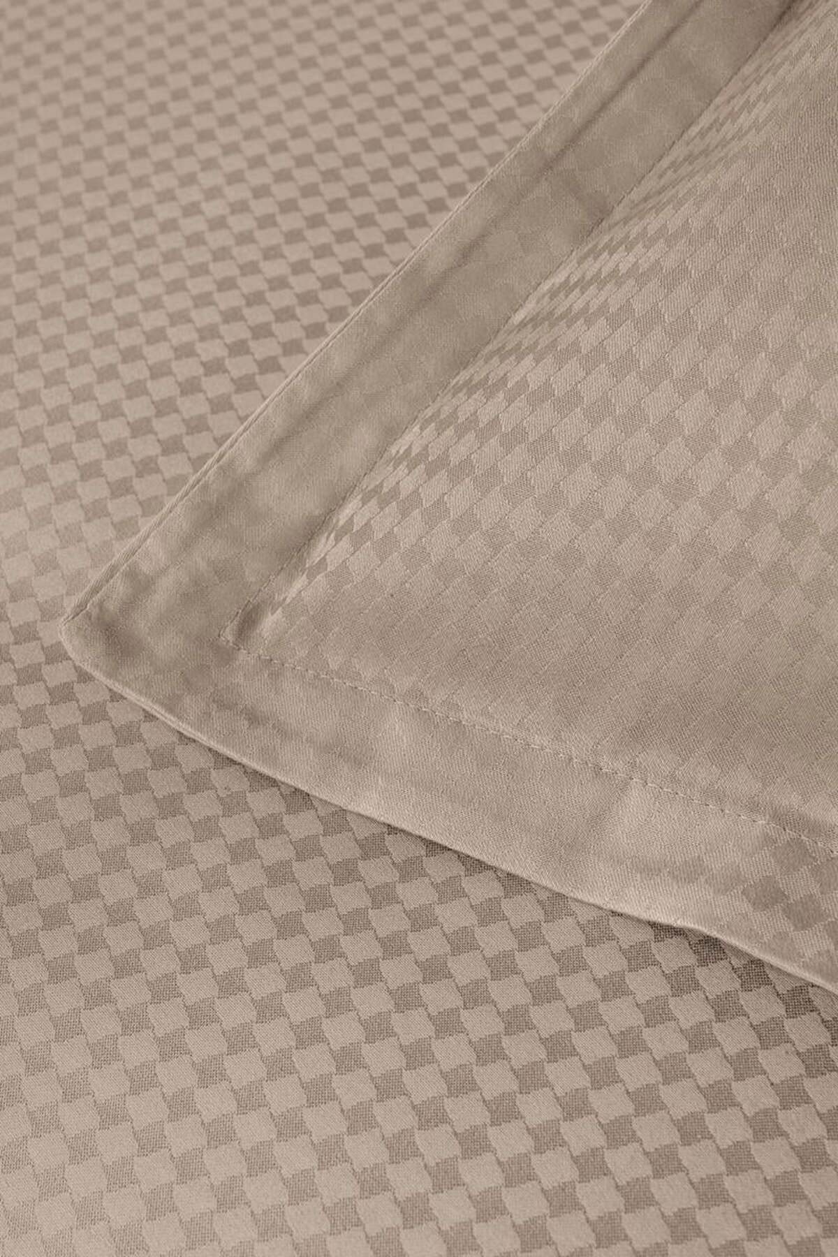 Diamond Jakarlı Saten Çift Kişilik Nevresim Takımı Bej (6 Parça)