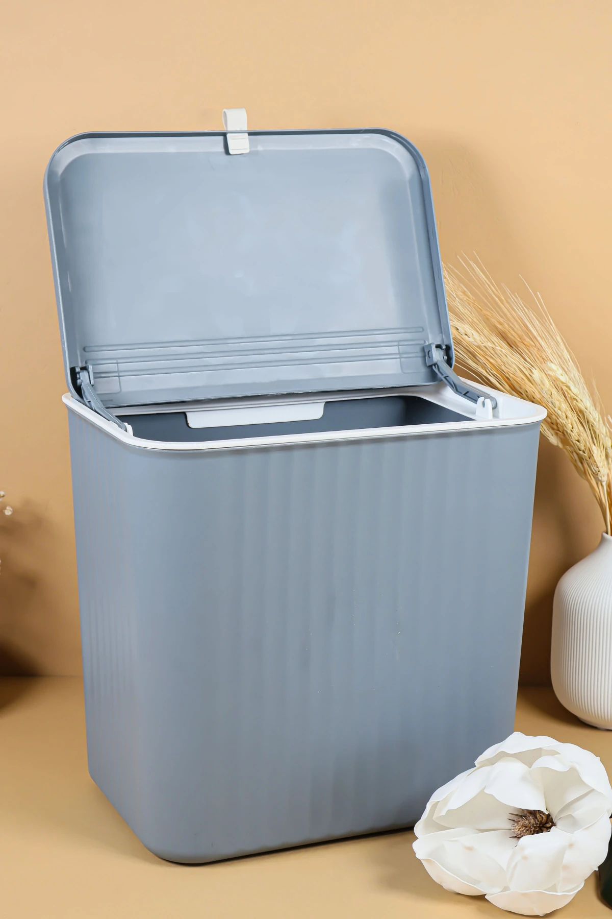 Gri Kapaklı 50 Lt Çöp Kovası – Modern Tasarım, Kokuyu Hapseden, Dayanıklı Plastik