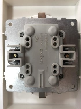 Beyaz Ikili Topraklı Priz