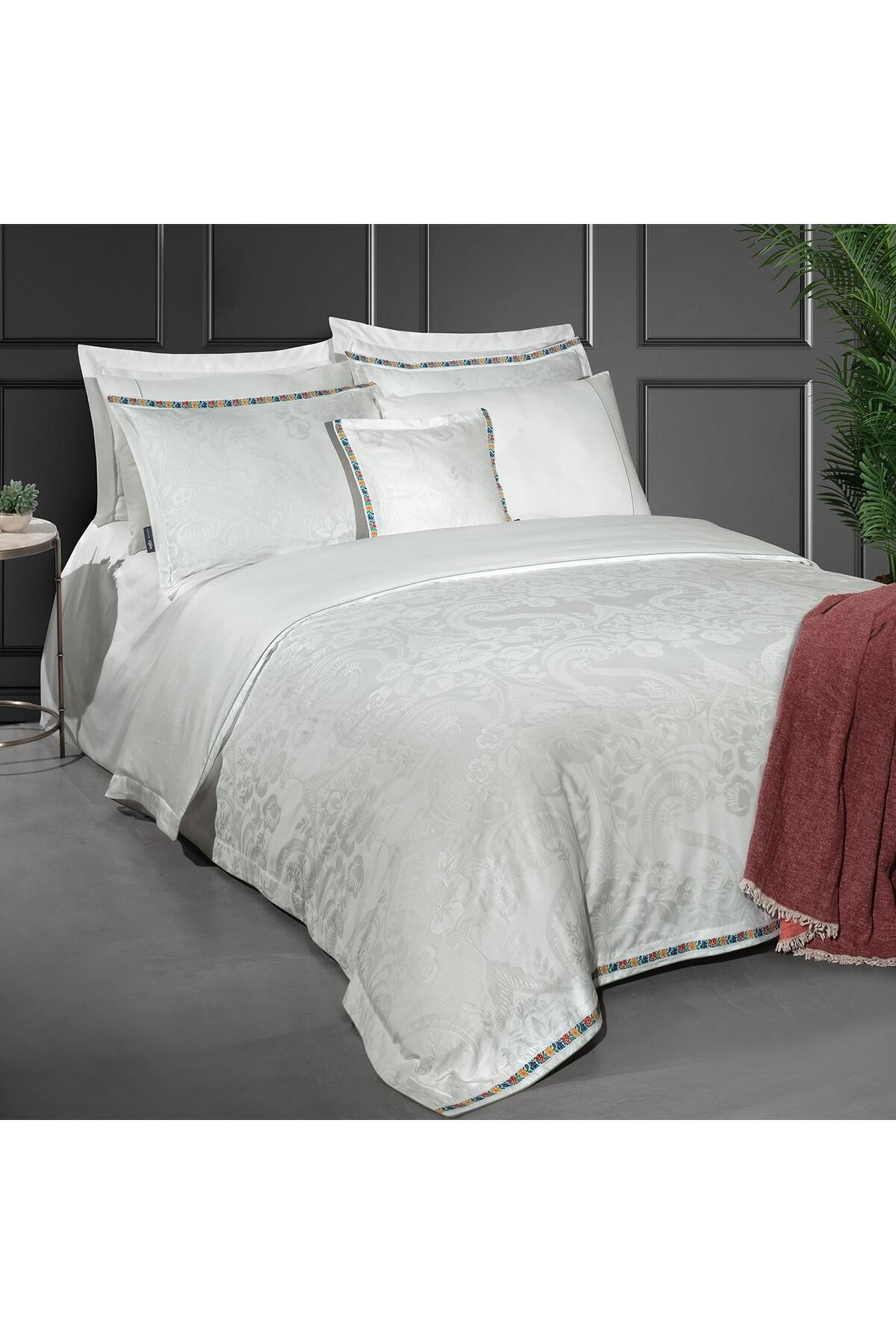 Shakira King Size (Battal Boy) %100 Pamuk Saten "300 TC" Nevresim Takımı Beyaz
