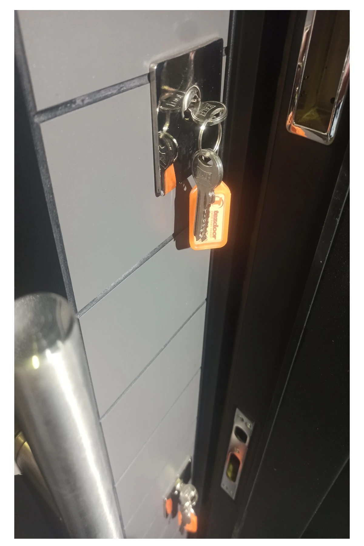 Celik Kapı Tırnaklı Sistem Kale Kilitli Çelik Kapı Siyah Statik Kasalı Antrasit Düz Model Sol Açılım