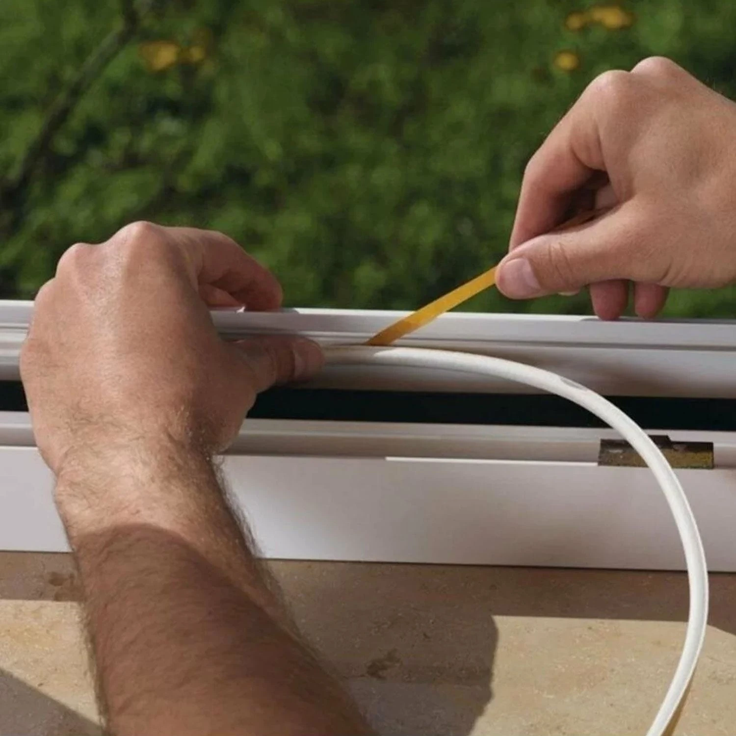 Yapışkanlı 10x2=20 Metre (BEYAZ) Kapı Pencere Bandı Fitili Soğuk Izolasyon Kauçuk Bantları