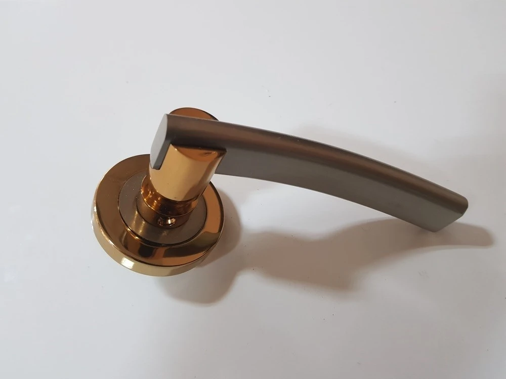 Çelik Kapı Kolu Rozetli Elit Albrifin Saten Sağ