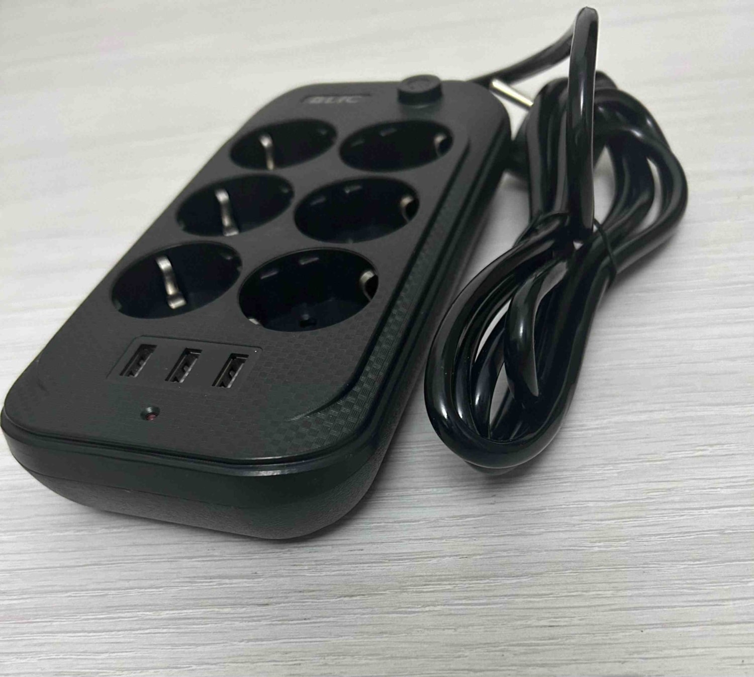 Rose Teknoloji Ftr-11 Termal Akım Korumalı 6 Priz 3 USB Girişli 2 Metre Uzatma Kablolu Priz