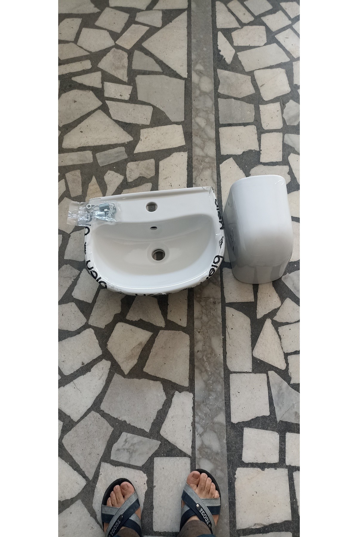 Yarım ayaklı lavabo bien 35*45