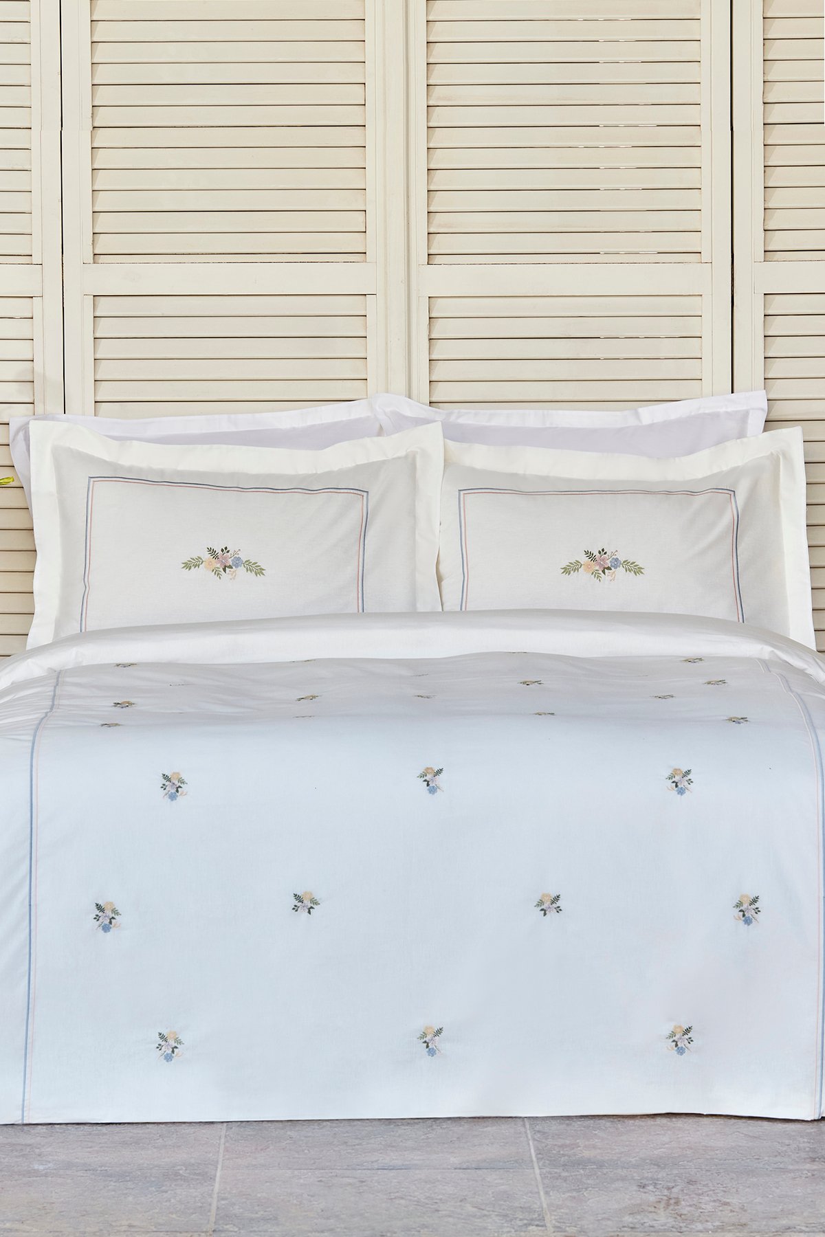 Cavale Çift Kişilik Percale Nevresim Takımı Nakışlı Pudra