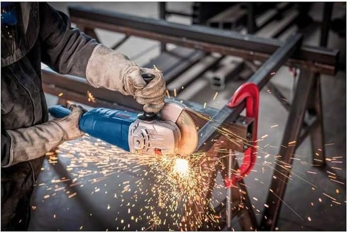 BOSCH Professional Gws 2000-230 P Büyük Taşlama Makinesi (2.000 W, Disk Çapı: 230 Mm, 6.500 Dev/dak)