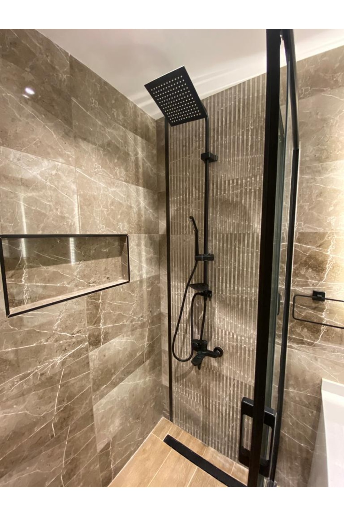 Piano Black Siyah Tepe Yağmurlama Duş Seti Ve Siyah Banyo Bataryası Siyah Robot Duş Seti Siyah Duş