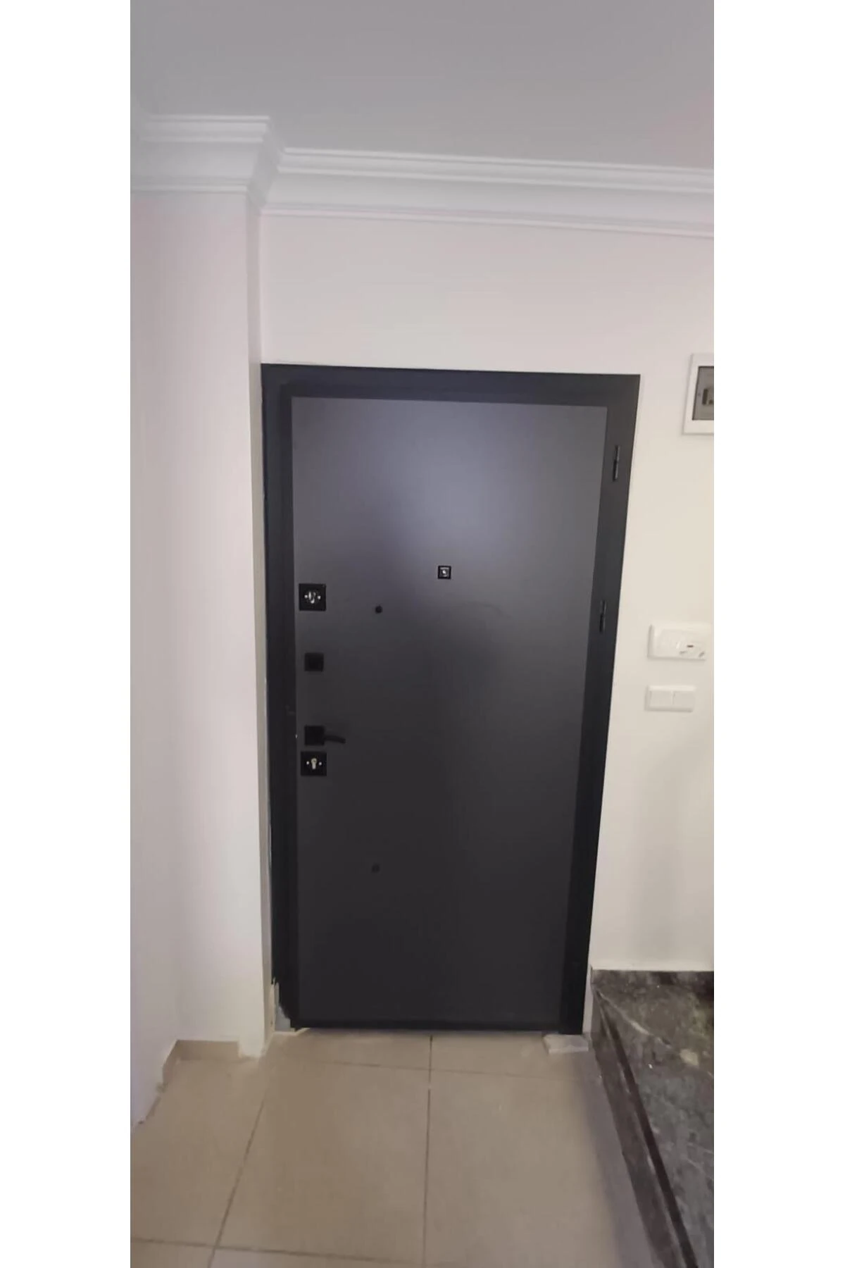 DIŞ MEKAN ÇELİK KAPI SOL