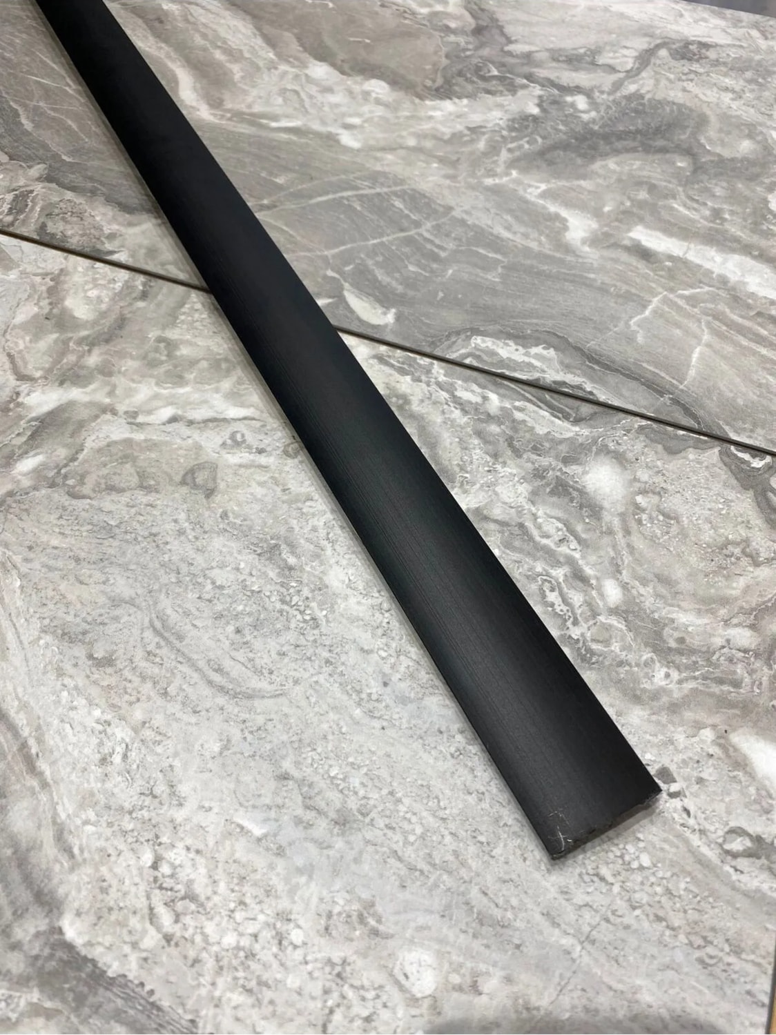 Kapı Eşik Profili Parke Kapı Altı Çıtası Yapışkanlı Alüminyum Siyah 90 cm