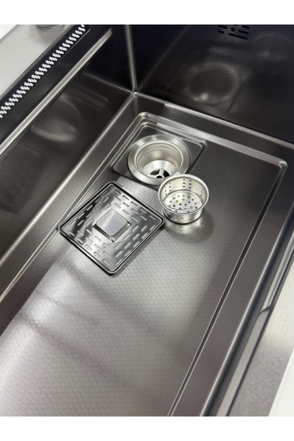 Mutfak Eviyesi Teknolojik Akıllı Evye Paslanmaz Çelik Bal Peteği Yüzey-Nano PVD kaplama-SİYAH