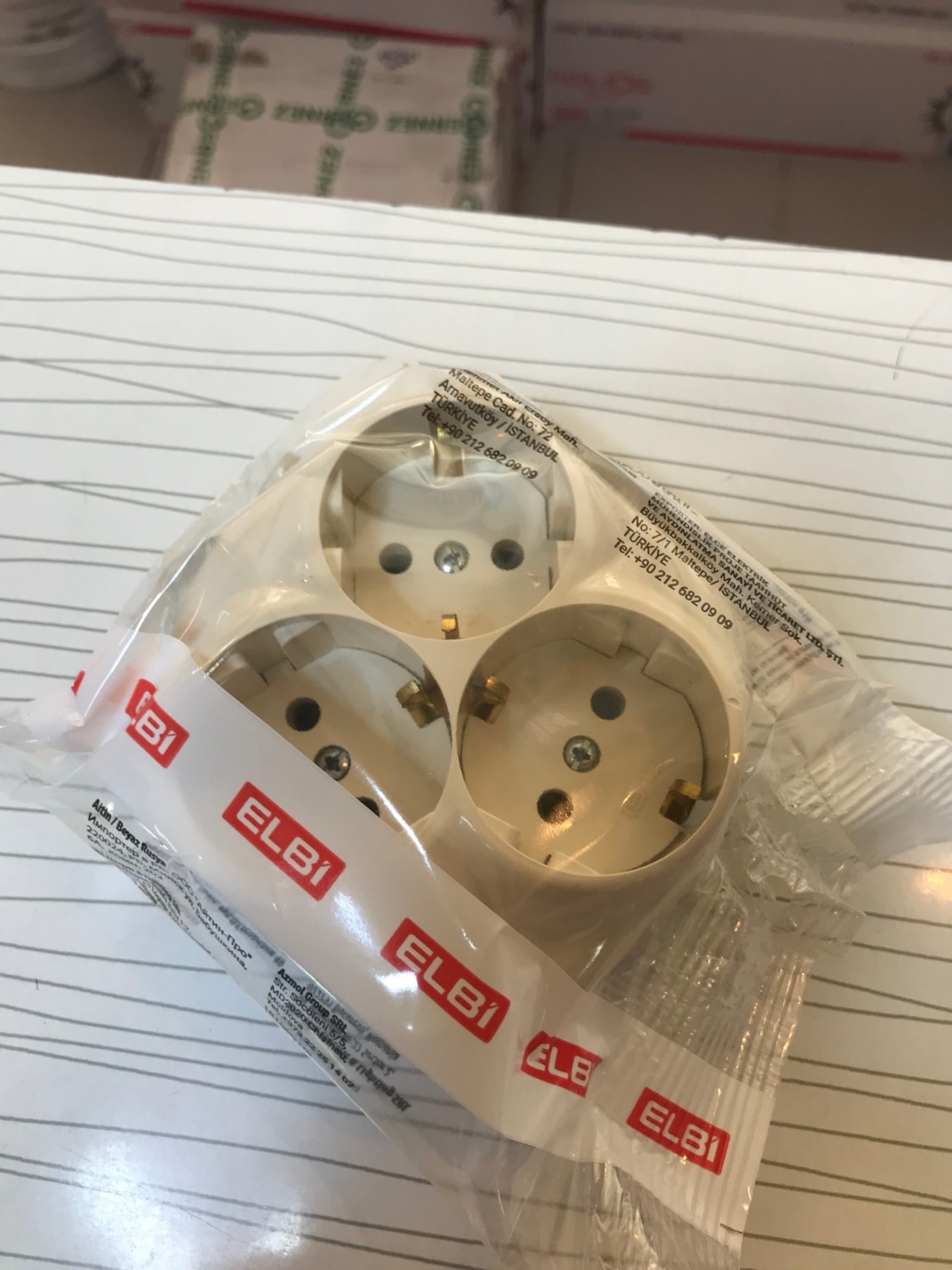 Sıva Altı 3 Lü Topraklı Priz Krem Renk