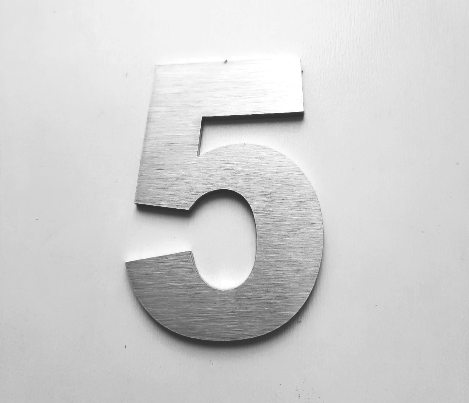 Kapı Daire Bina Numarası 6 cm No:5 Fırça Desen Paslanmaz Çelik Metal Kendinden Yapışkanlı Numara