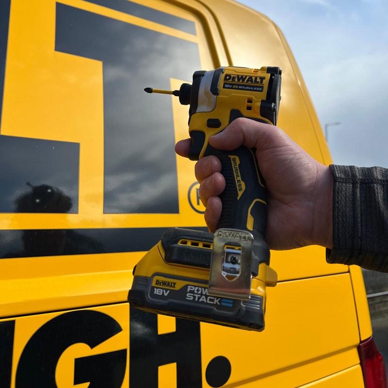 DEWALT DCF850E2T 18V 1.7AH Li-Ion Power Stack Kömürsüz Çift Akülü Darbeli Tornavida