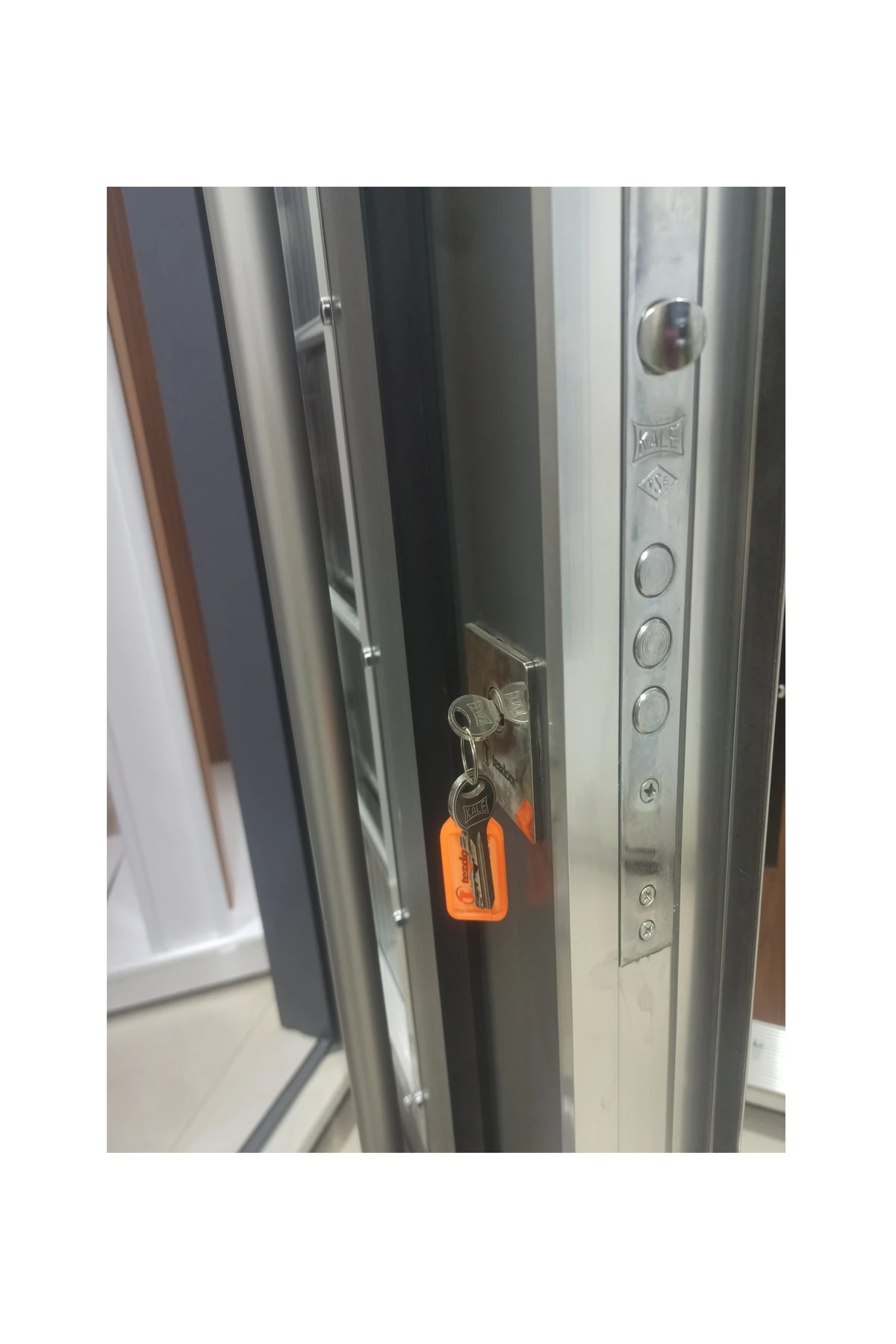 Celik Kapi Model Tezwood Çelik Kapı, Antrasit Rengi Kabartma Model Bina Giriş Kapısı Sol Açılım