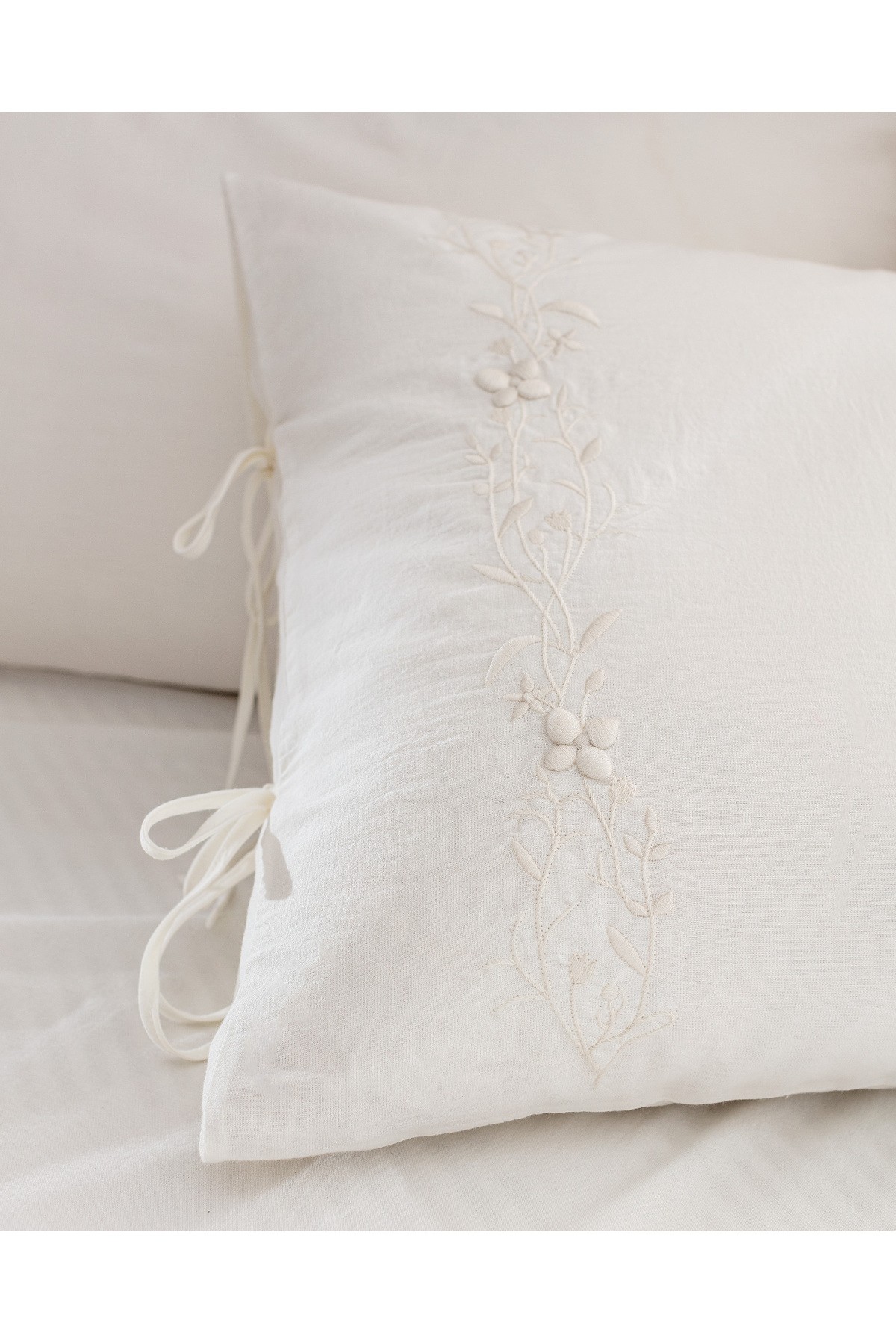 King Size %100 Pamuk Nakışlı Nevresim Takımı - Ekru