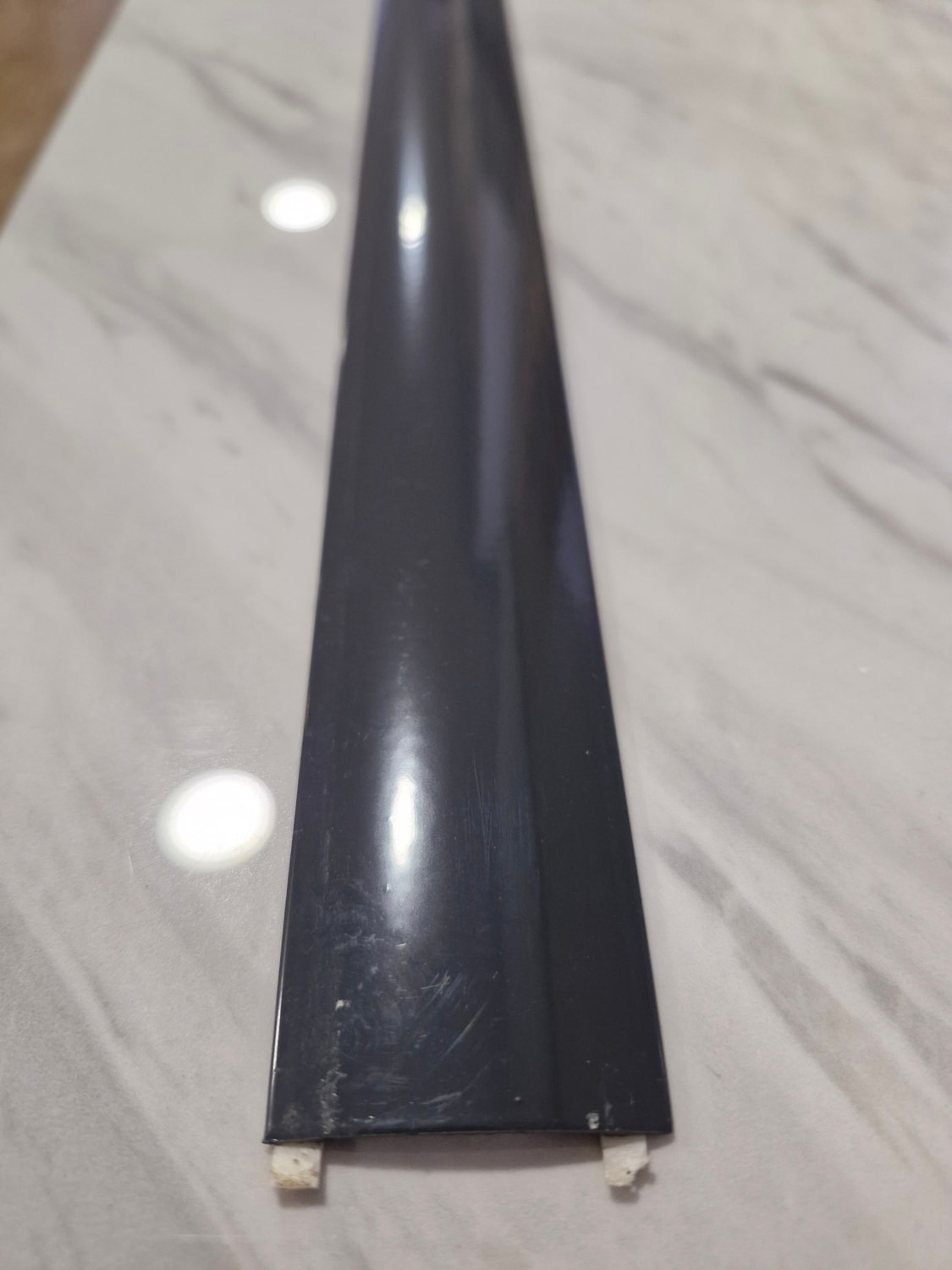 Parke Eşik Çıtası Kendinden Yapışkanlı Antrasit Renkli Alüminyum Profil 90 cm /3 Adet.