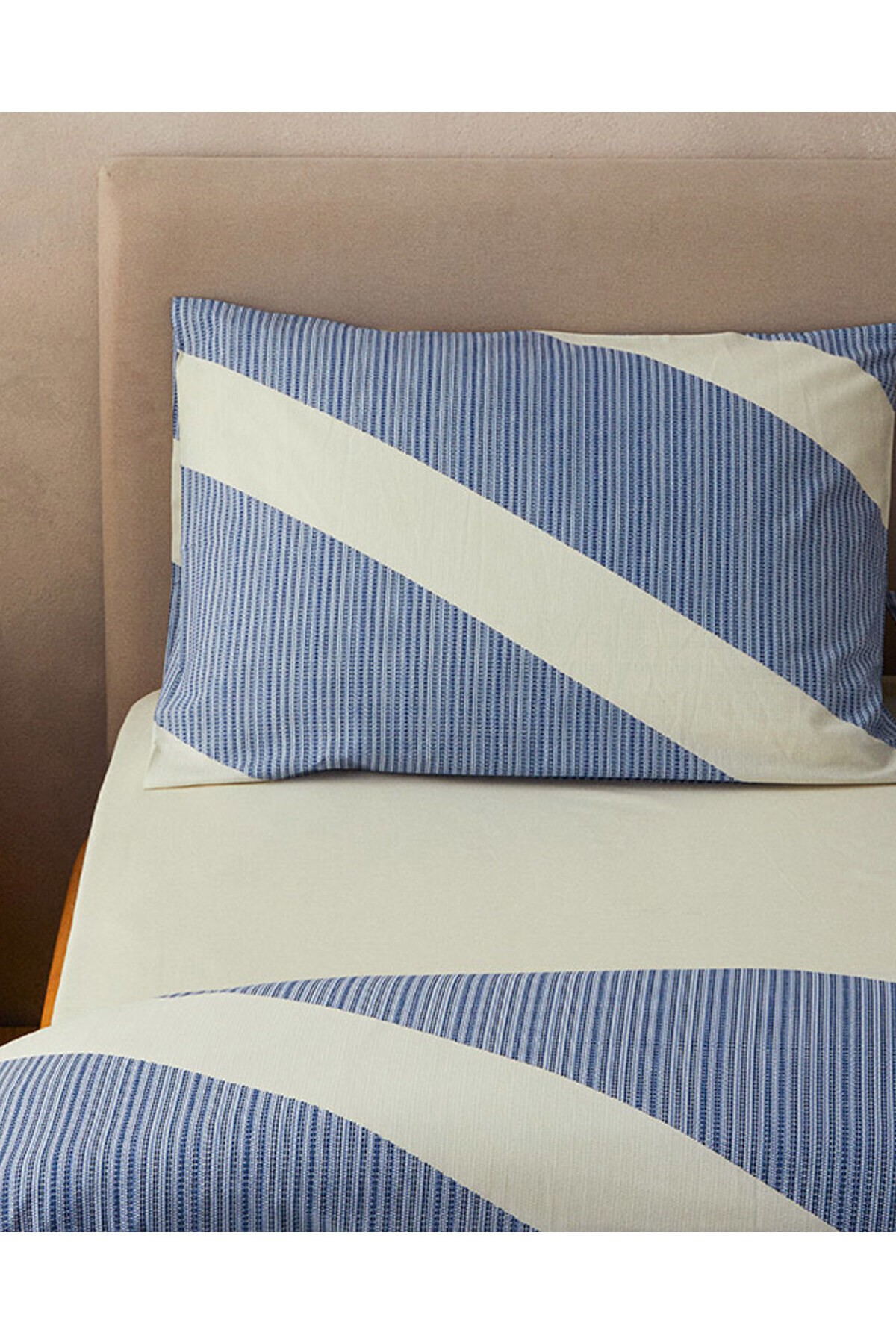 Geomodern Kolay Ütülenir Çift Kişilik Nevresim Takımı 200x220 Cm Lacivert