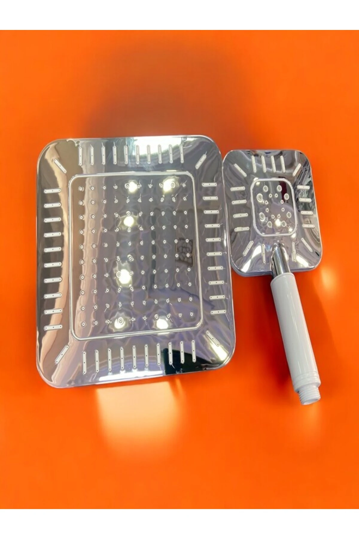 Şık ve fonksiyonel robot duş başlığı ve elcik labirent modeli, gri renk seçeneğiyle