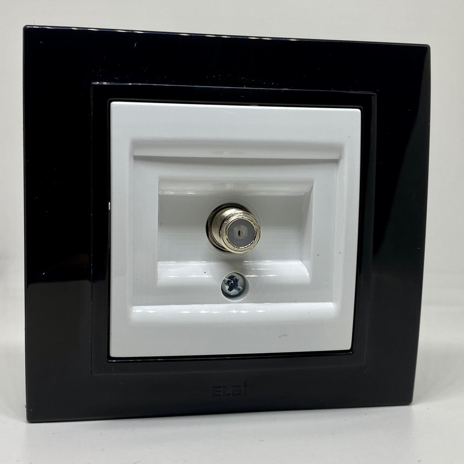 Zena Uydu Prizi Çerçeveli F Dişi Siyah Beyaz Renkli