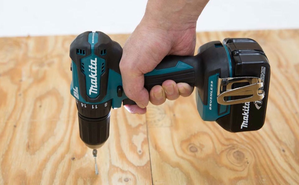 MAKİTA DDF483RFJ 18 Volt -3,0 Ah Lityum Akülü Matkap Vidalama (Çift Akülü)