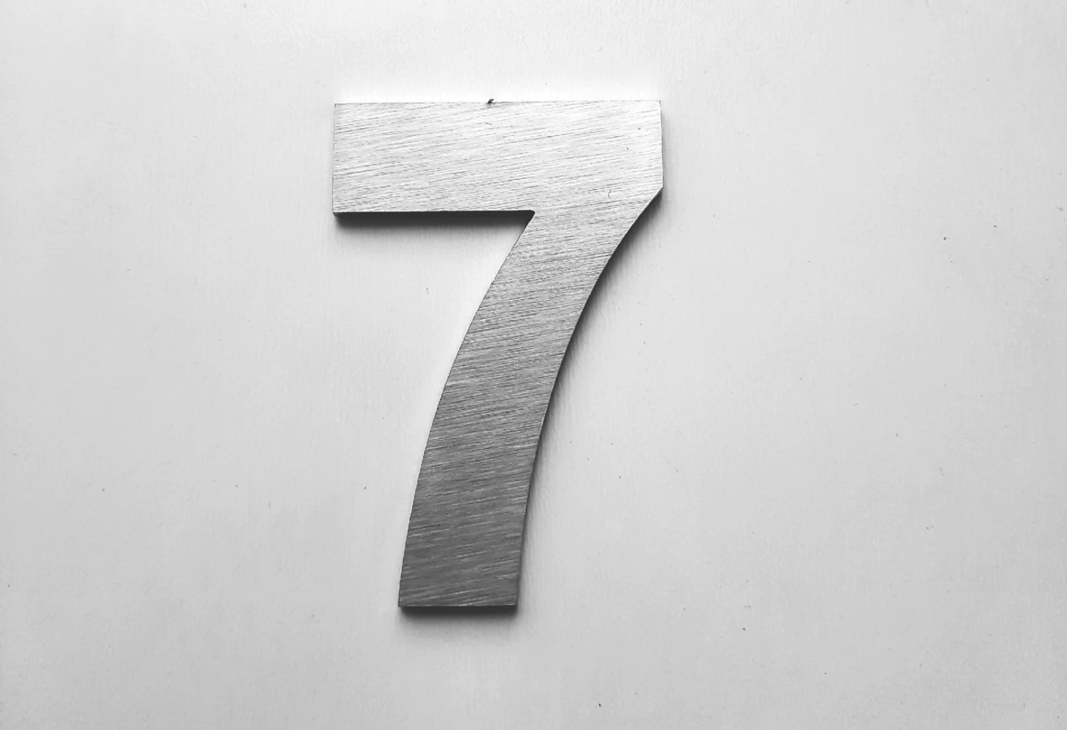 Kapı Daire Bina Numarası 6 cm No:7 Fırça Desen Paslanmaz Çelik Metal Kendinden Yapışkanlı Numara