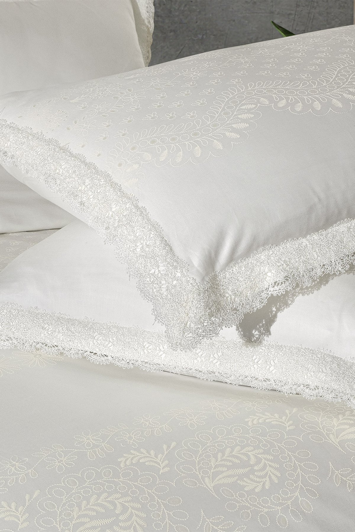Perry Beyaz King Size (Battal Boy) %100 Pamuk Saten "300 TC" Nevresim Takımı