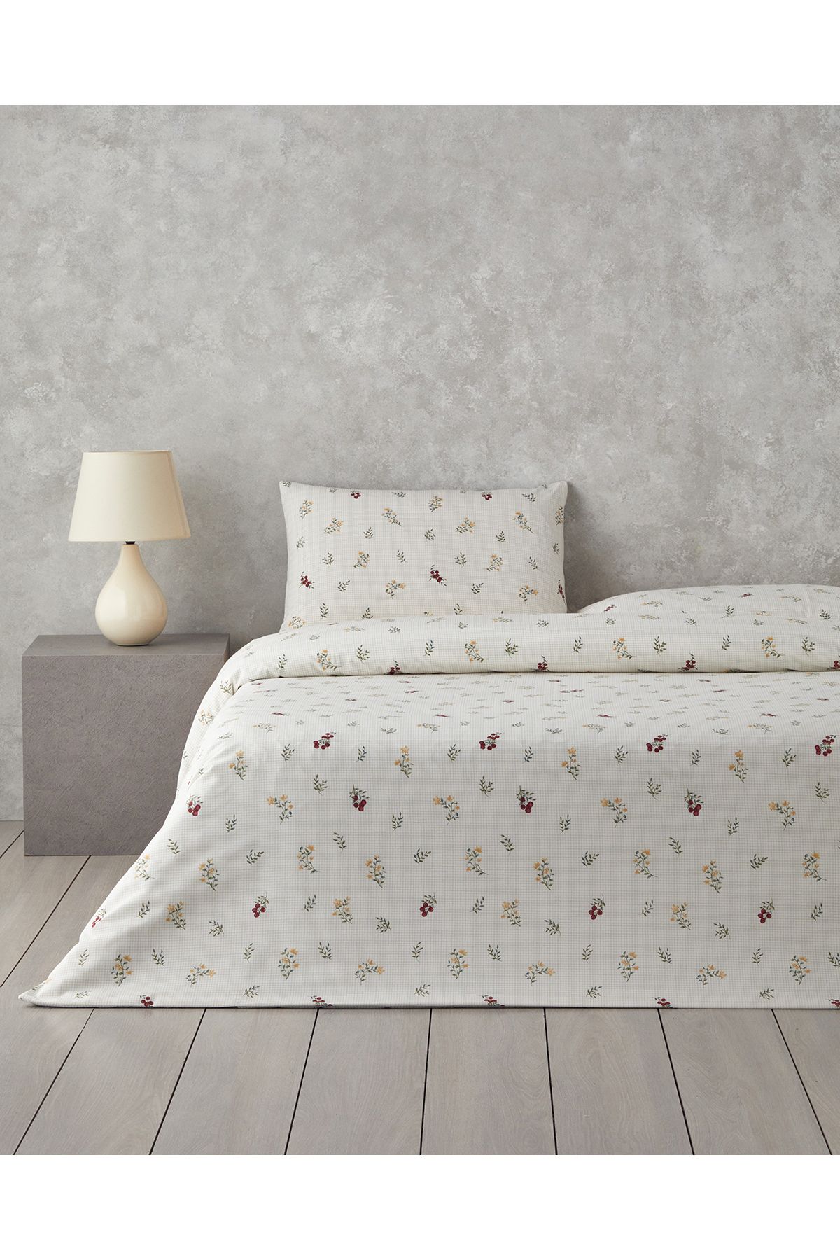 Delicate Spring Kolay Ütülenir Tek Kişilik Nevresim Takımı 160x220 cm Yeşil – Kırmızı