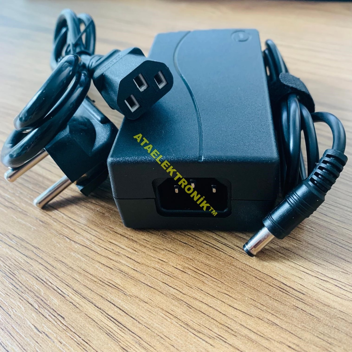 AC100-240V 50/60HZ Dc 12 Volt 5 Amper Plasitk Kasa Adaptör 12V 5A 2 Metre Kablolu