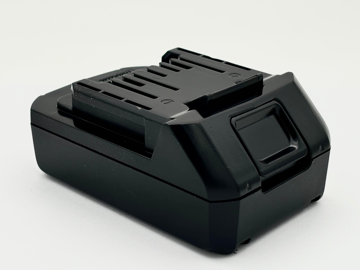 MAKİTA Maktec 18 V 2.5 A Li-Ion Akü