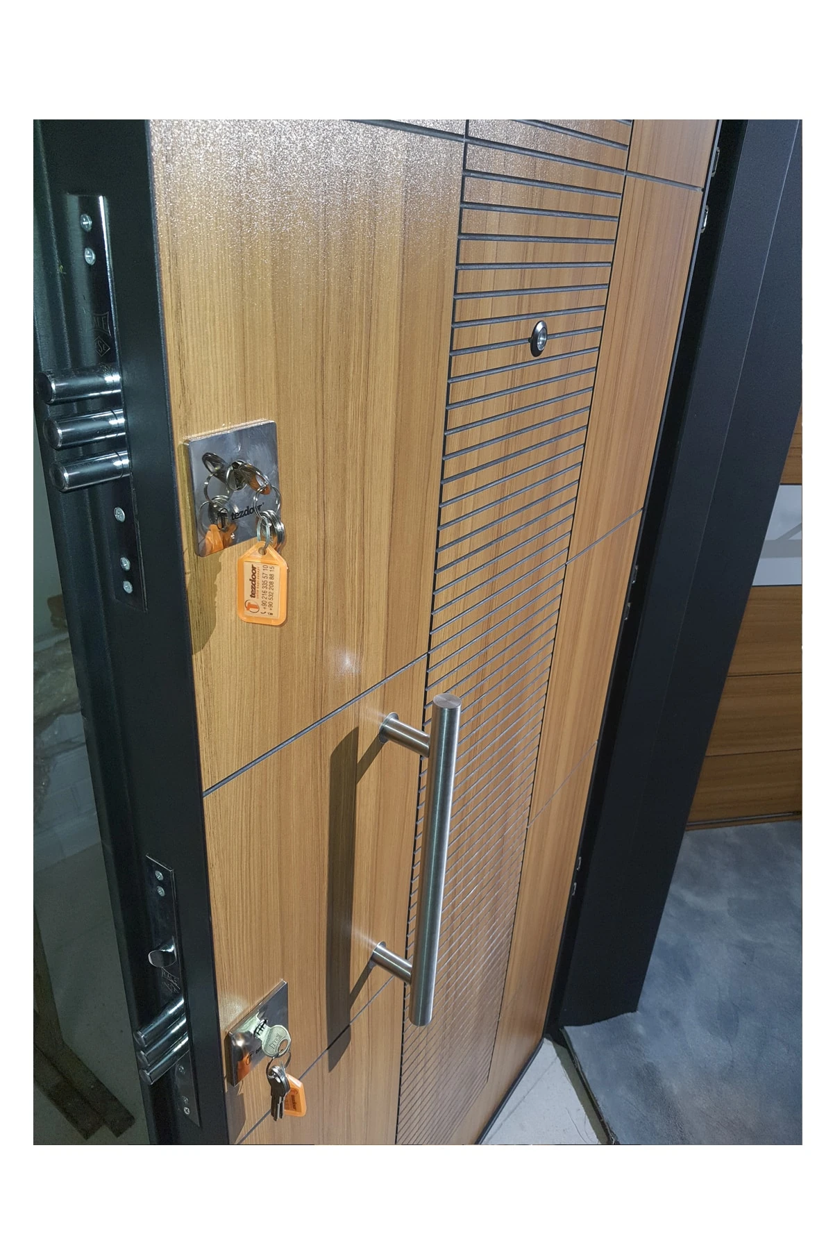 Ahşap Desenli Çelik Kapı, Tırnaklı Çelik Kapı, Çelik Kapı, Düz Model Çelik Kapı Sağ Açılım