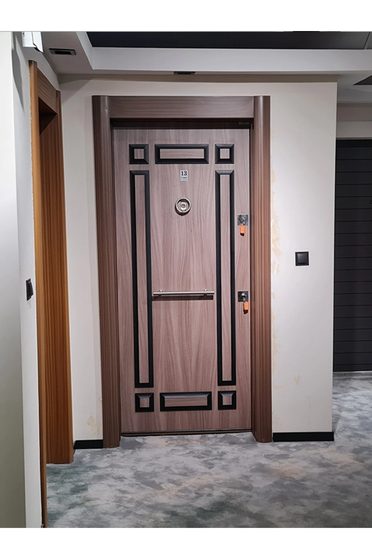 Celik Kapi Tırnaklı Sistem Eskitme Kasalı Kabartmalı Model Daire Kapısı Çelik Kapı Sol Açılım